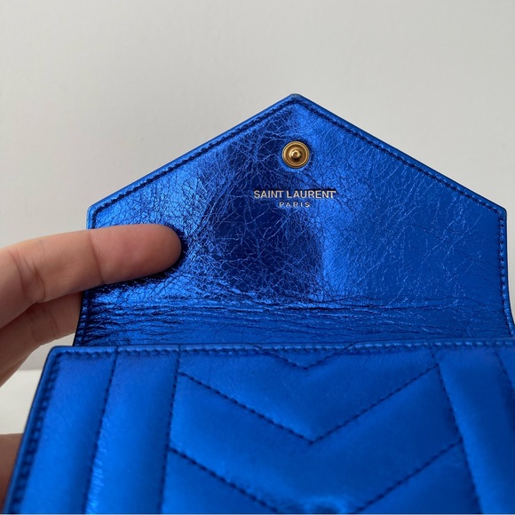 SOLD 💙Cool metallic blue quilted envelope card wallet💙 - Picture 8 of 12